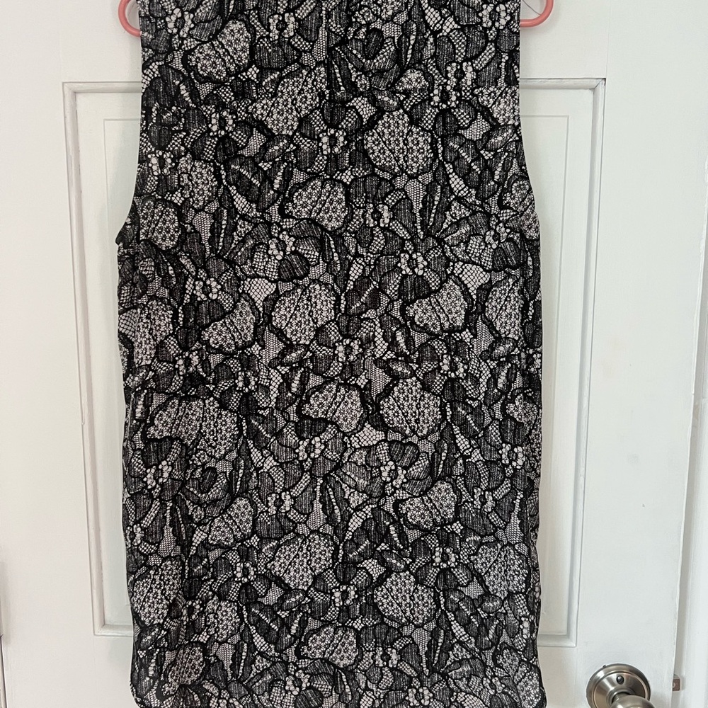 Vince Camuto Black and Gray Lace Pattern Tunic